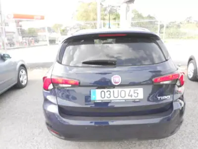 Fiat Tipo 2018 - 13500 EUR, 106069 km - AUTO.MOTO.pt - 106069km - foto 4 de 12