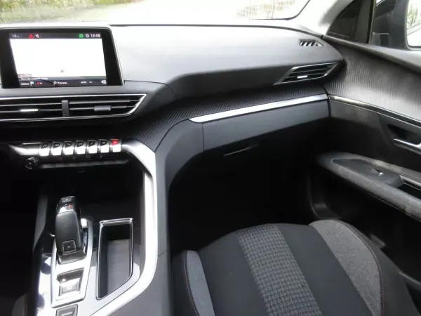 Peugeot 3008 2017 - 17990 EUR, 168000 km - AUTO.MOTO.pt - 168000km - foto 30 de 37