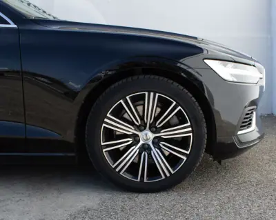 Volvo V60 2022 - 25500 EUR, 123000 km - AUTO.MOTO.pt - 123000km - foto 9 de 63
