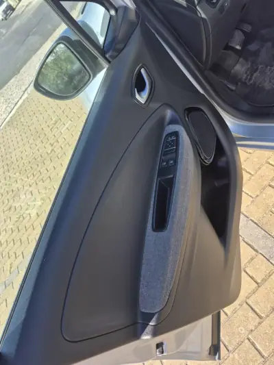 Renault Zoe 2020 - 12750 EUR, 133250 km - AUTO.MOTO.pt - 133250km - foto 17 de 29