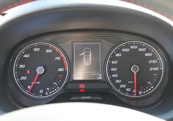 SEAT Ibiza 2017 - 12500 EUR, 55000 km - AUTO.MOTO.pt - 55000km - foto 38 de 41