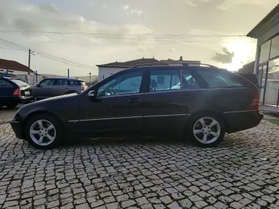 Mercedes-Benz C 220 2005 - 6900 EUR, 382000 km - AUTO.MOTO.pt - 382000km - foto 4 de 19