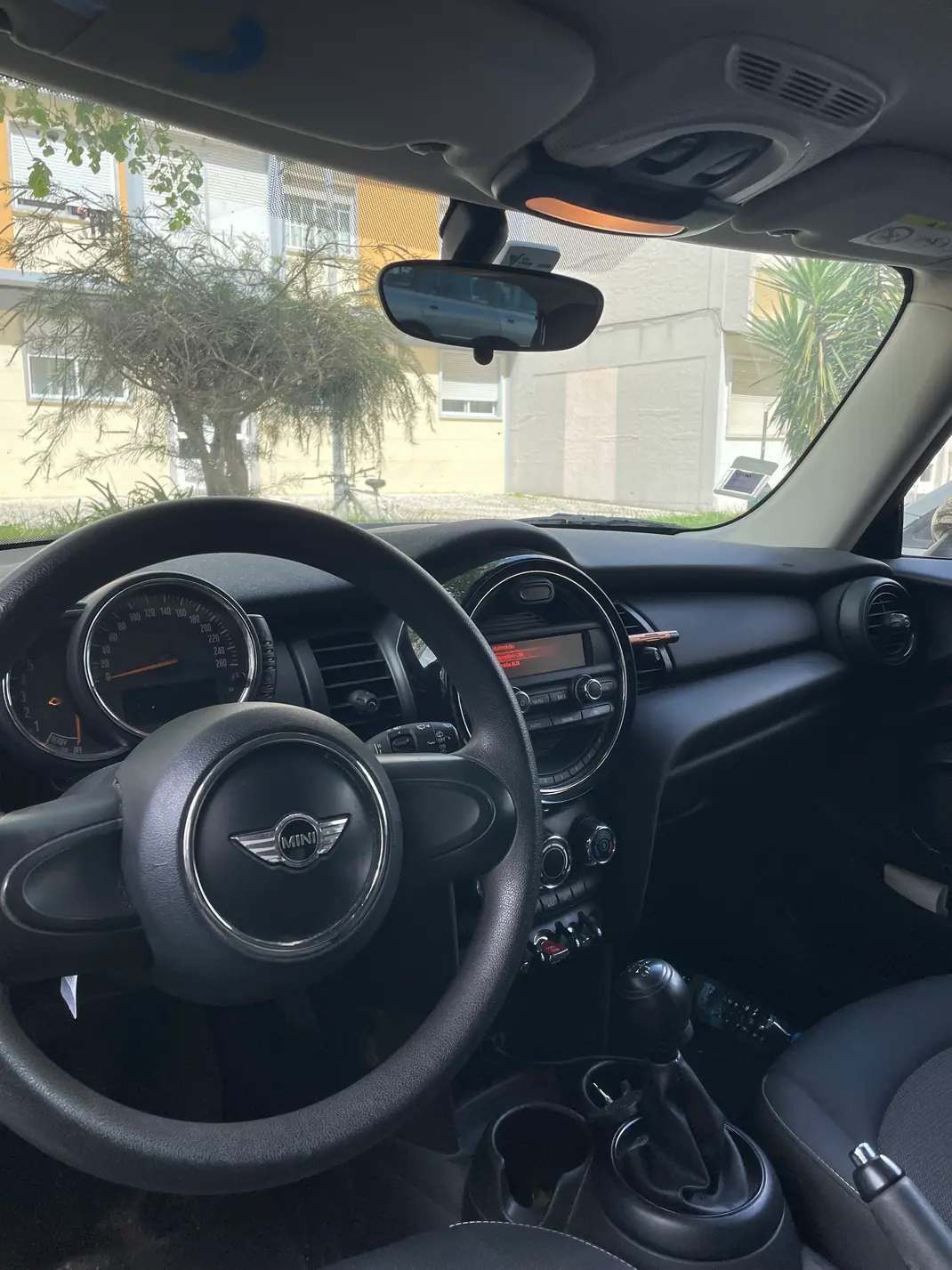 MINI One 2017 - 10500 EUR, 171000 km - AUTO.MOTO.pt - 171000km - foto 9 de 11