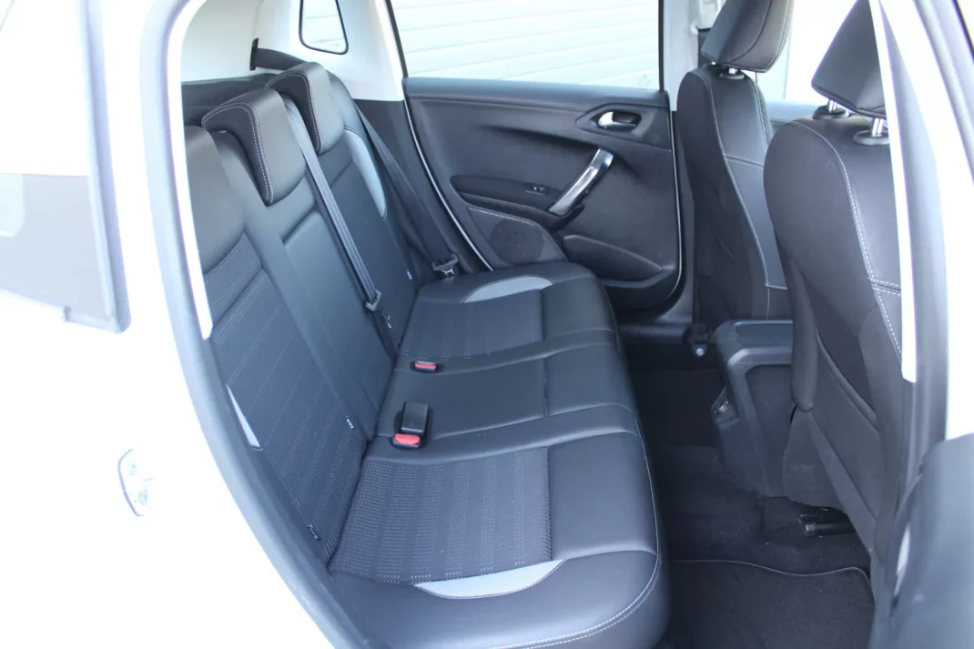 Peugeot 2008 2015 - 10500 EUR, 148600 km - AUTO.MOTO.pt - 148600km - foto 12 de 19