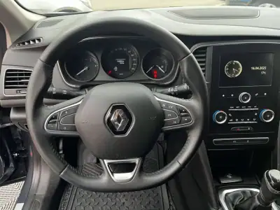 Renault Mégane Sport Tourer 2020 - 16900 EUR, 152047 km - AUTO.MOTO.pt - 152047km - foto 6 de 19