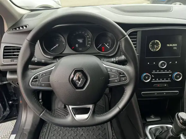 Renault Mégane Sport Tourer 2020 - 16900 EUR, 152047 km - AUTO.MOTO.pt - 152047km - foto 6 de 19