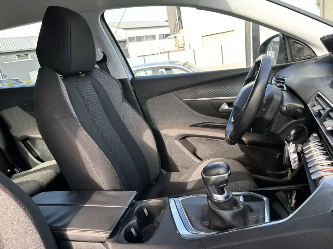 Peugeot 5008 2017 - 14900 EUR, 200000 km - 200000km - foto 37 de 63