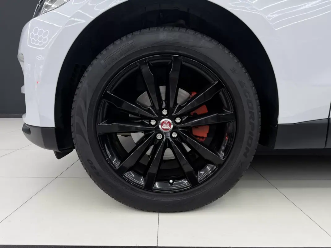 Jaguar F-Pace 2017 - 27950 EUR, 141687 km - 141687km - foto 17 de 48