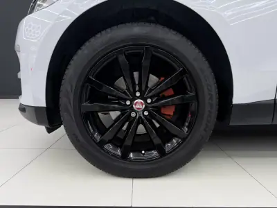 Jaguar F-Pace 2017 - 27950 EUR, 141687 km - 141687km - foto 17 de 48