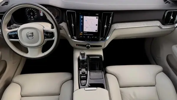 Volvo V60 2020 - 26500 EUR, 129000 km - AUTO.MOTO.pt - 129000km - foto 6 de 25