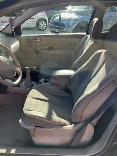 Renault Mégane 2003 - 2599 EUR, 243000 km - AUTO.MOTO.pt - 243000km - foto 5 de 6