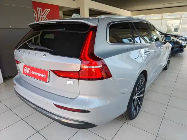 Volvo V60 2024 - 36500 EUR, 69000 km - AUTO.MOTO.pt - 69000km - foto 11 de 35