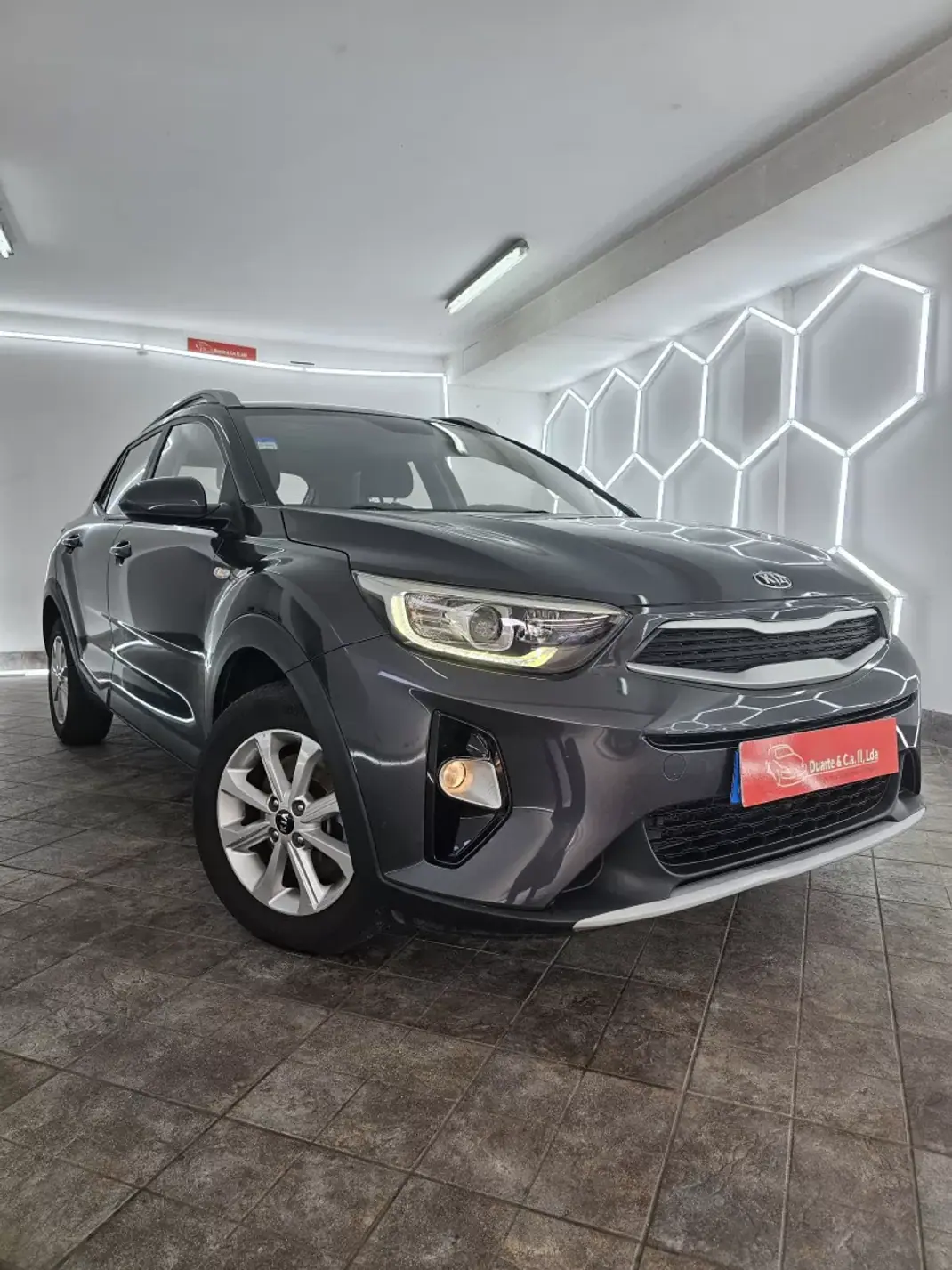 Kia Stonic 2019 - 12500 EUR, 117953 km - AUTO.MOTO.pt - 117953km - foto 4 de 23