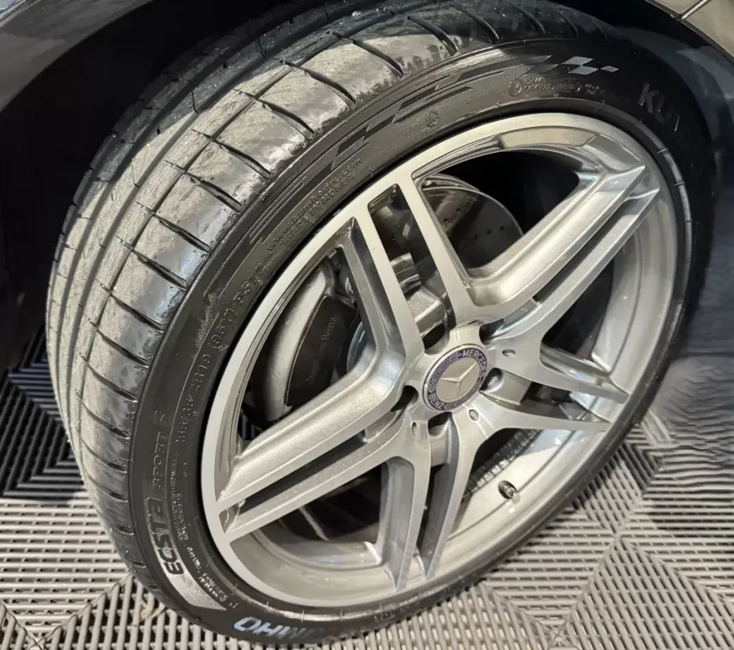 Mercedes-Benz CLS 350 2011 - 22900 EUR, 83484 km - 83484km - foto 32 de 36