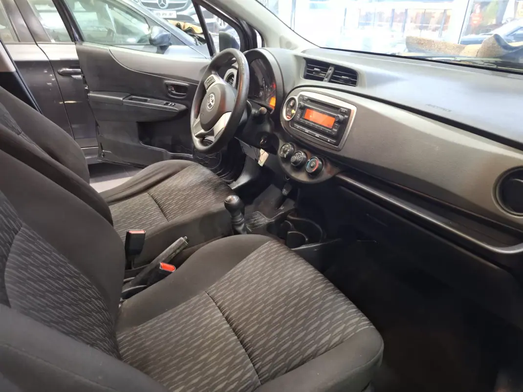 Toyota Yaris 2012 - 7900 EUR, 160000 km - AUTO.MOTO.pt - 160000km - foto 2 de 16