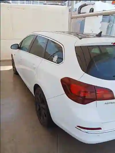 Opel Astra Sports Tourer 2016 - 6500 EUR, 114870 km - AUTO.MOTO.pt - 114870km - foto 4 de 12