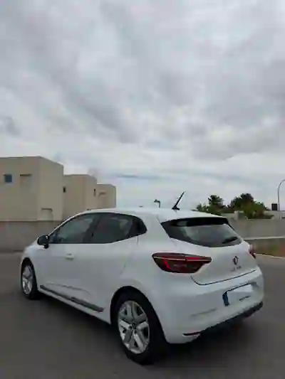 Renault Clio 2020 - 11900 EUR, 136000 km - AUTO.MOTO.pt - 136000km - foto 4 de 8
