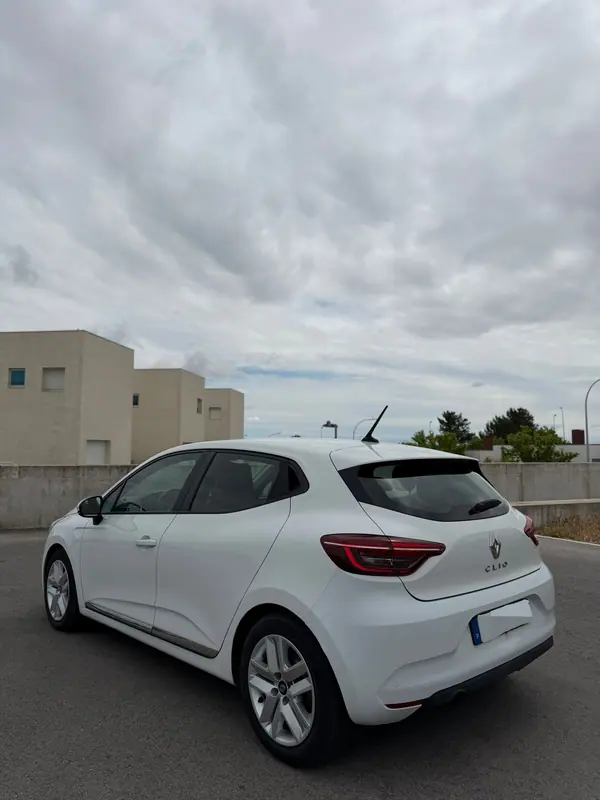 Renault Clio 2020 - 11900 EUR, 136000 km - AUTO.MOTO.pt - 136000km - foto 4 de 8