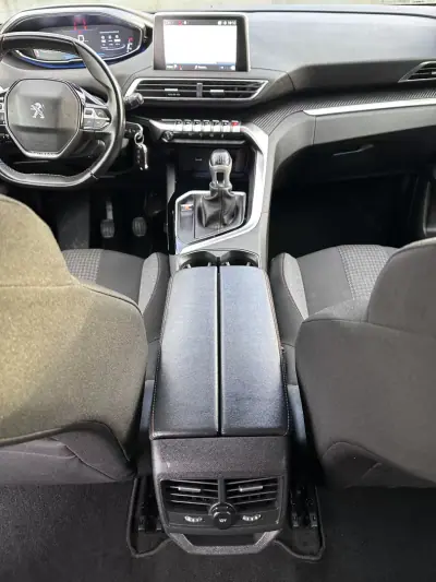 Peugeot 3008 2019 - 13900 EUR, 180000 km - AUTO.MOTO.pt - 180000km - foto 38 de 45