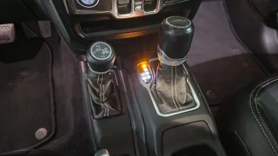 Jeep Gladiator 2021 - 62900 EUR, 117383 km - 117383km - foto 42 de 53