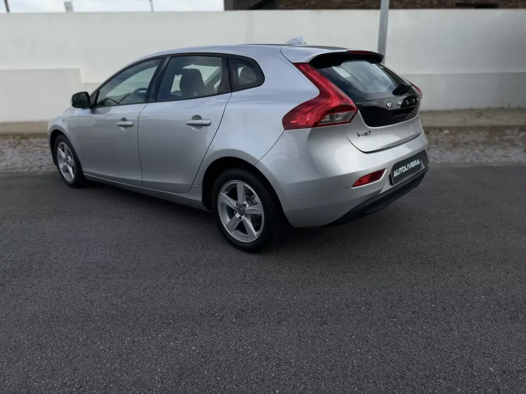 Volvo V40 2015 - 12450 EUR, 143090 km - AUTO.MOTO.pt - 143090km - foto 3 de 20