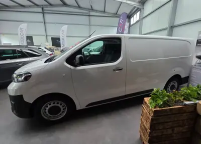 Toyota PROACE 2.0 D-4D Cool 6 Lug. 2022 - 22980 EUR, 41707 km - AUTO.MOTO.pt - 41707km - foto 10 de 17