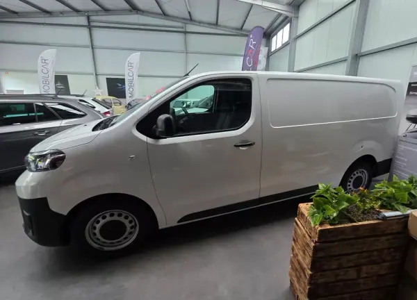 Toyota PROACE 2.0 D-4D Cool 6 Lug. 2022 - 22980 EUR, 41707 km - AUTO.MOTO.pt - 41707km - foto 10 de 17