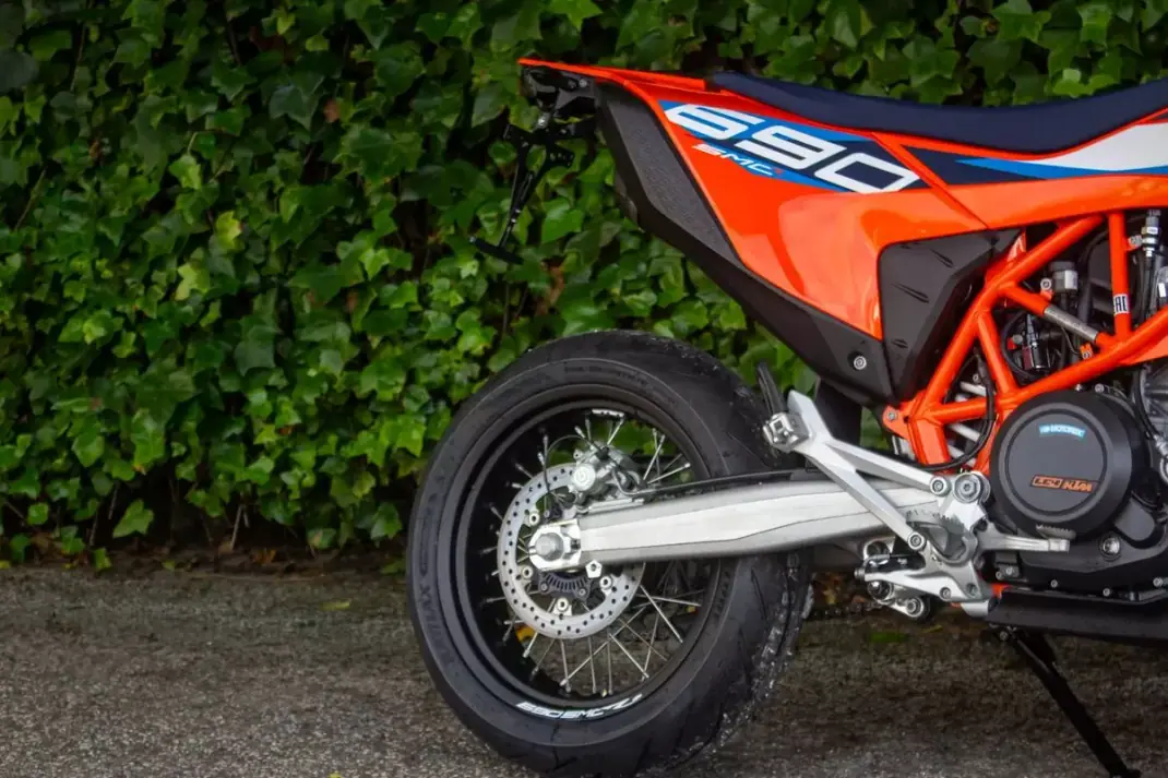 KTM 690 Enduro R 2023 - 10500 EUR, 7700 km - AUTO.MOTO.pt - 7700km - foto 6 de 11