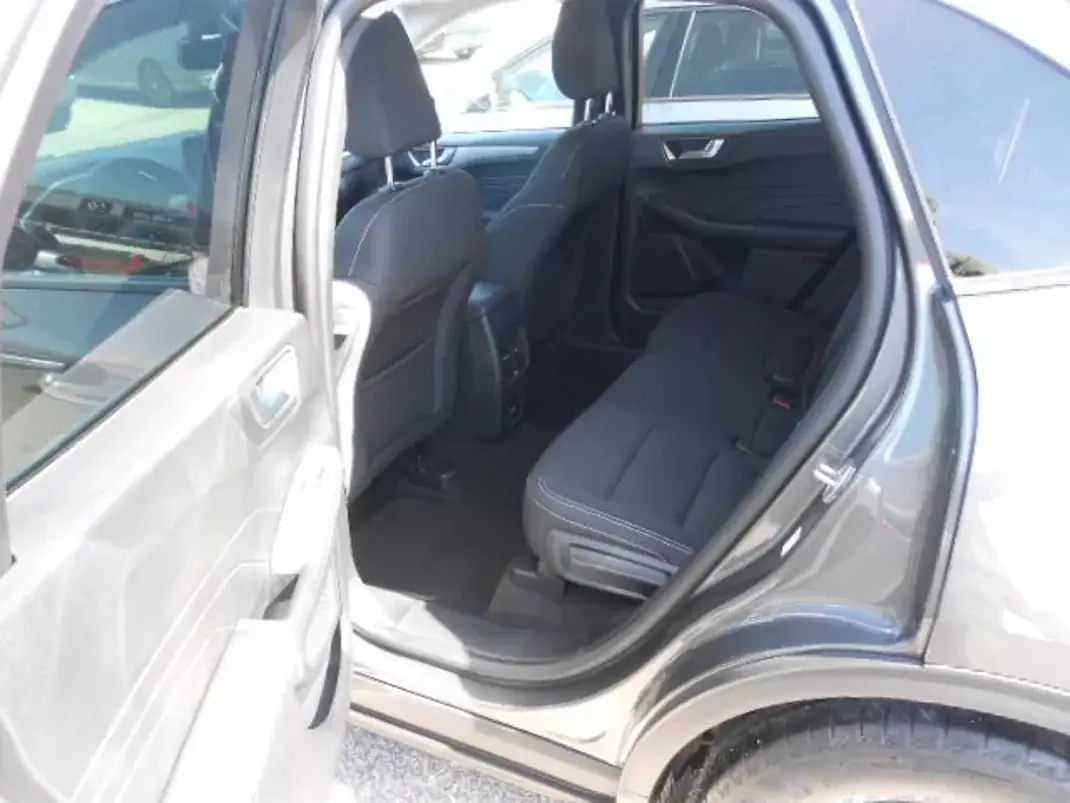 Ford Kuga 2022 - 21500 EUR, 31990 km - AUTO.MOTO.pt - 31990km - foto 9 de 14