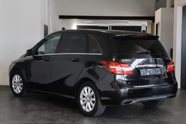 Mercedes-Benz MB180 2017 - 17450 EUR, 158282 km - AUTO.MOTO.pt - 158282km - foto 4 de 18