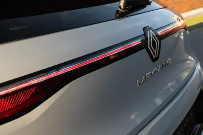 Renault Mégane E-Tech 2023 — foto 5 de 29