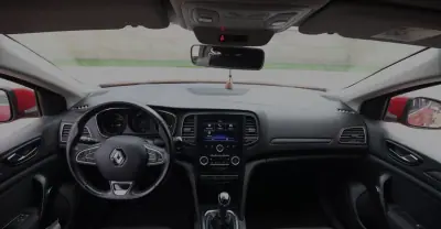 Renault Mégane 2017 - 11990 EUR, 106500 km - AUTO.MOTO.pt - 106500km - foto 9 de 19