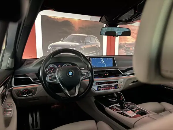 BMW 730 2017 - 44990 EUR, 79085 km - AUTO.MOTO.pt - 79085km - foto 26 de 30