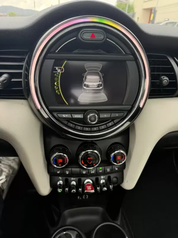 MINI 3 Portas 2016 - 17990 EUR, 130000 km - AUTO.MOTO.pt - 130000km - foto 18 de 30