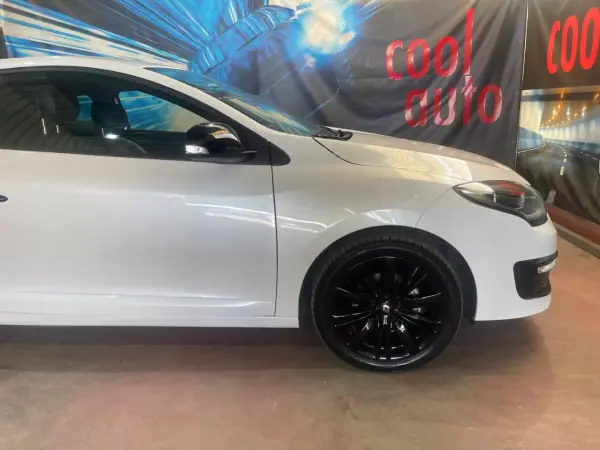 Renault Mégane Coupe 2014 - 9750 EUR, 182000 km - AUTO.MOTO.pt - 182000km - foto 19 de 44