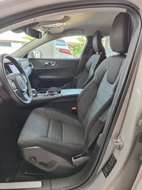 Volvo V60 2024 - 36500 EUR, 69000 km - AUTO.MOTO.pt - 69000km - foto 13 de 35