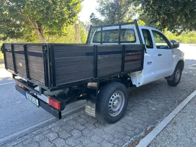 Toyota Hilux 2015 - 24600 EUR, 384000 km - foto 3 de 10