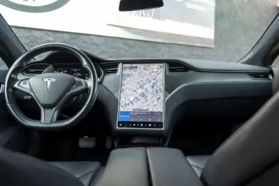 Tesla Model S 2018 - 26900 EUR, 119000 km - AUTO.MOTO.pt - 119000km - foto 16 de 25
