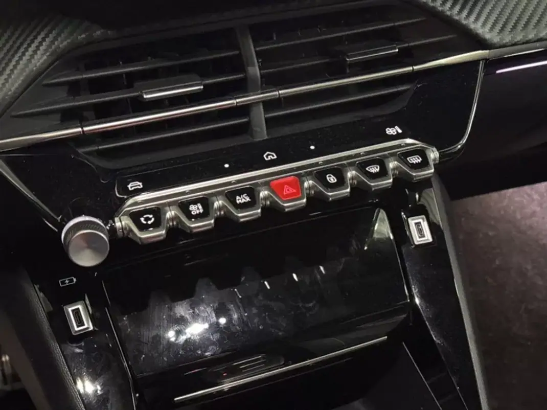 Peugeot 208 2025 - 23990 EUR, 32892 km - AUTO.MOTO.pt - 32892km - foto 15 de 20