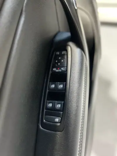 Renault Mégane 2019 - 14250 EUR, 135000 km - AUTO.MOTO.pt - 135000km - foto 34 de 37