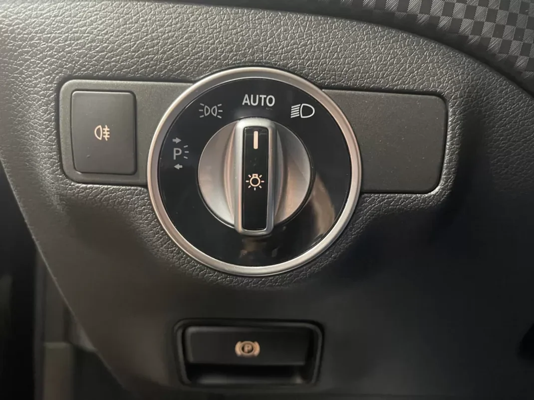 Mercedes-Benz A 200 2016 - 18450 EUR, 188000 km - AUTO.MOTO.pt - 188000km - foto 41 de 42