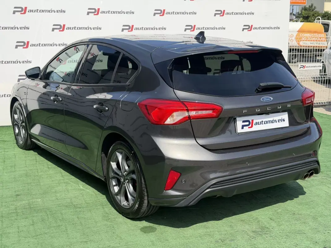 Ford Focus 2018 - 14850 EUR, 79128 km - AUTO.MOTO.pt - 79128km - foto 6 de 20