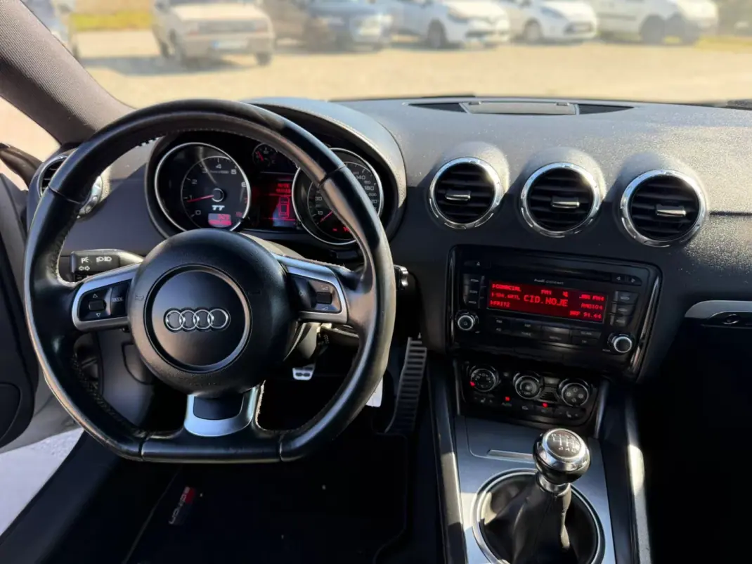 Audi TT Coupé 2006 - 16990 EUR, 77500 km - AUTO.MOTO.pt - 77500km - foto 9 de 19