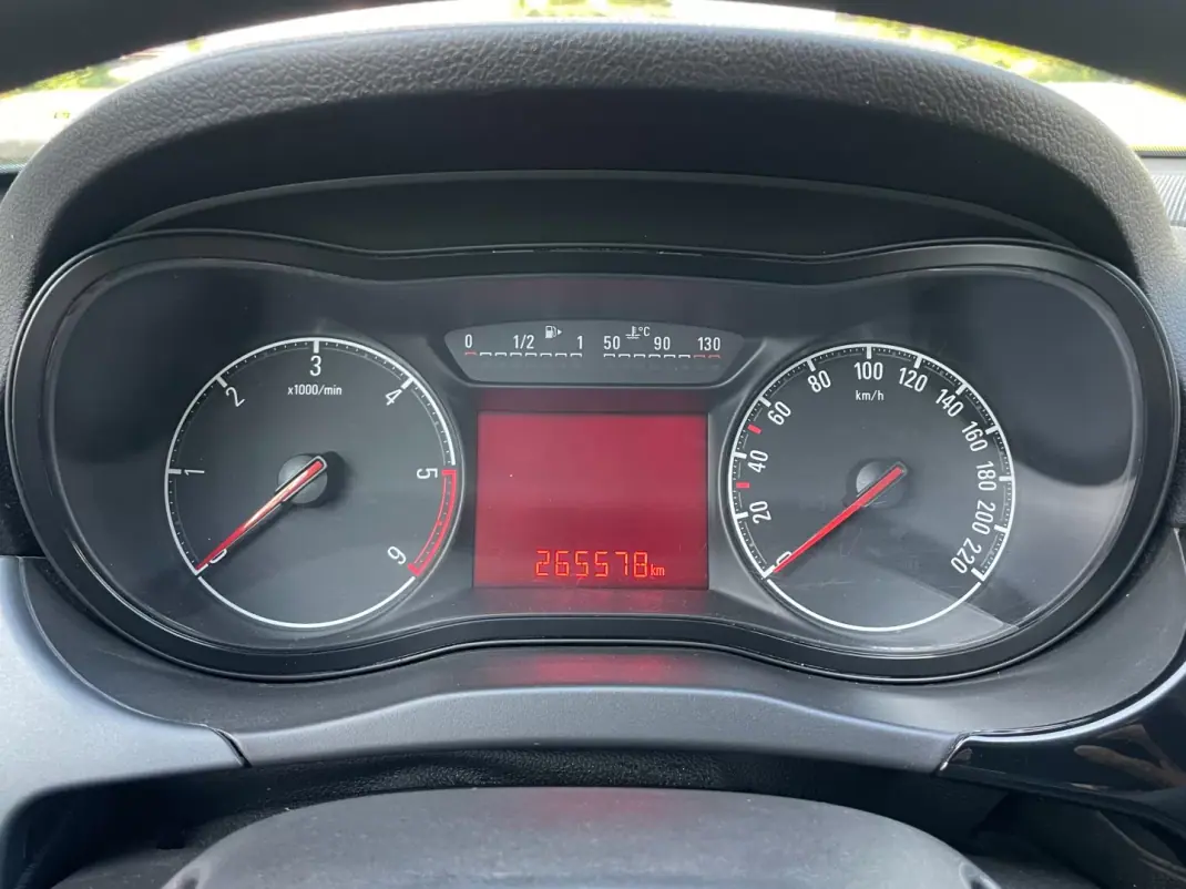 Opel 2019 - 6950 EUR, 265000 km - AUTO.MOTO.pt - 265000km - foto 14 de 14