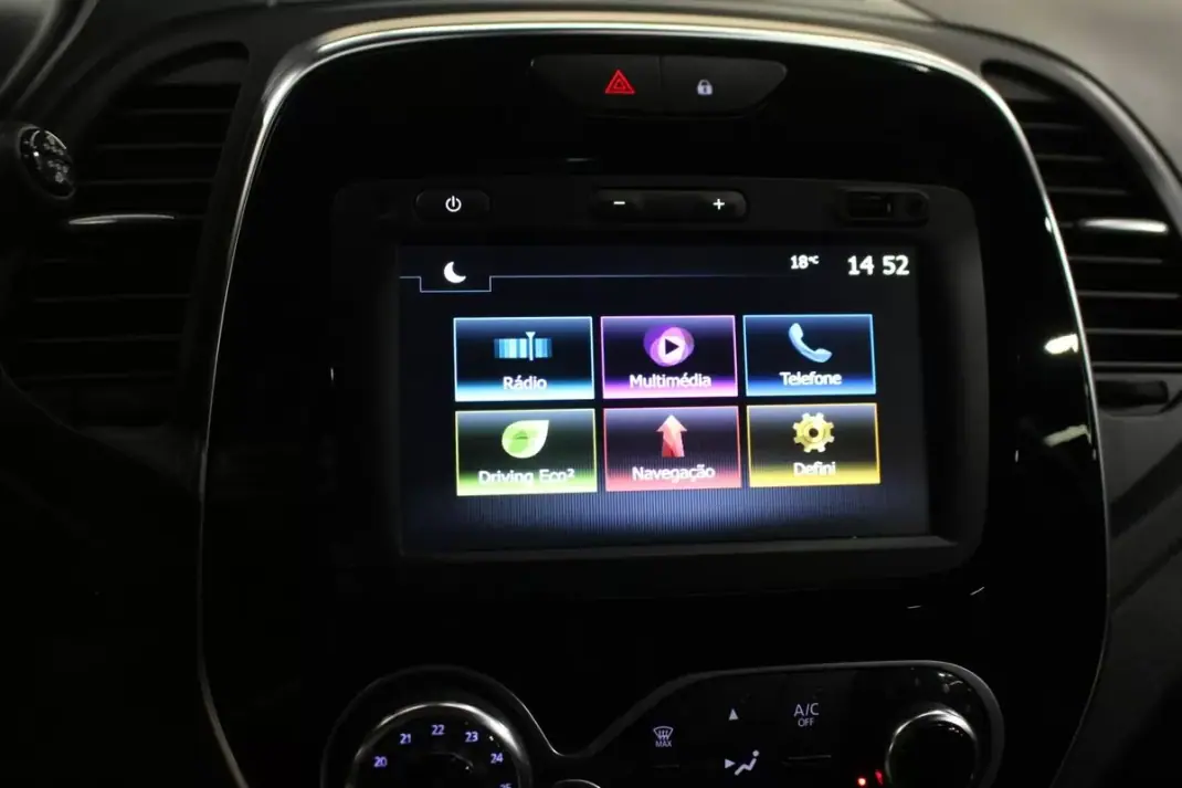 Renault Captur 2019 - 14900 EUR, 80047 km - AUTO.MOTO.pt - 80047km - foto 27 de 31