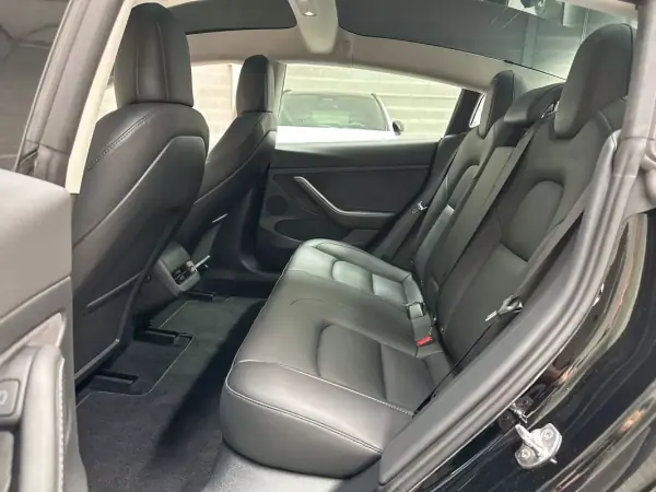 Tesla Model 3 2022 - 27950 EUR, 58153 km - AUTO.MOTO.pt - 58153km - foto 47 de 50