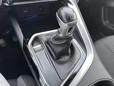 Peugeot 3008 2019 - 13900 EUR, 180000 km - AUTO.MOTO.pt - 180000km - foto 30 de 45