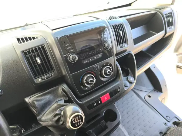 Peugeot Boxer 2020 - 14500 EUR, 149900 km - AUTO.MOTO.pt - 149900km - foto 16 de 19