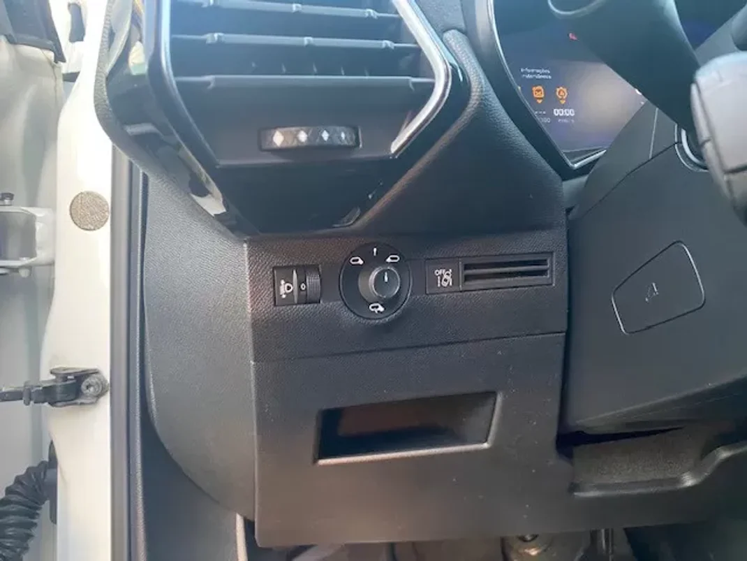 DS DS7 Crossback 2020 - 25990 EUR, 105000 km - AUTO.MOTO.pt - 105000km - foto 23 de 24