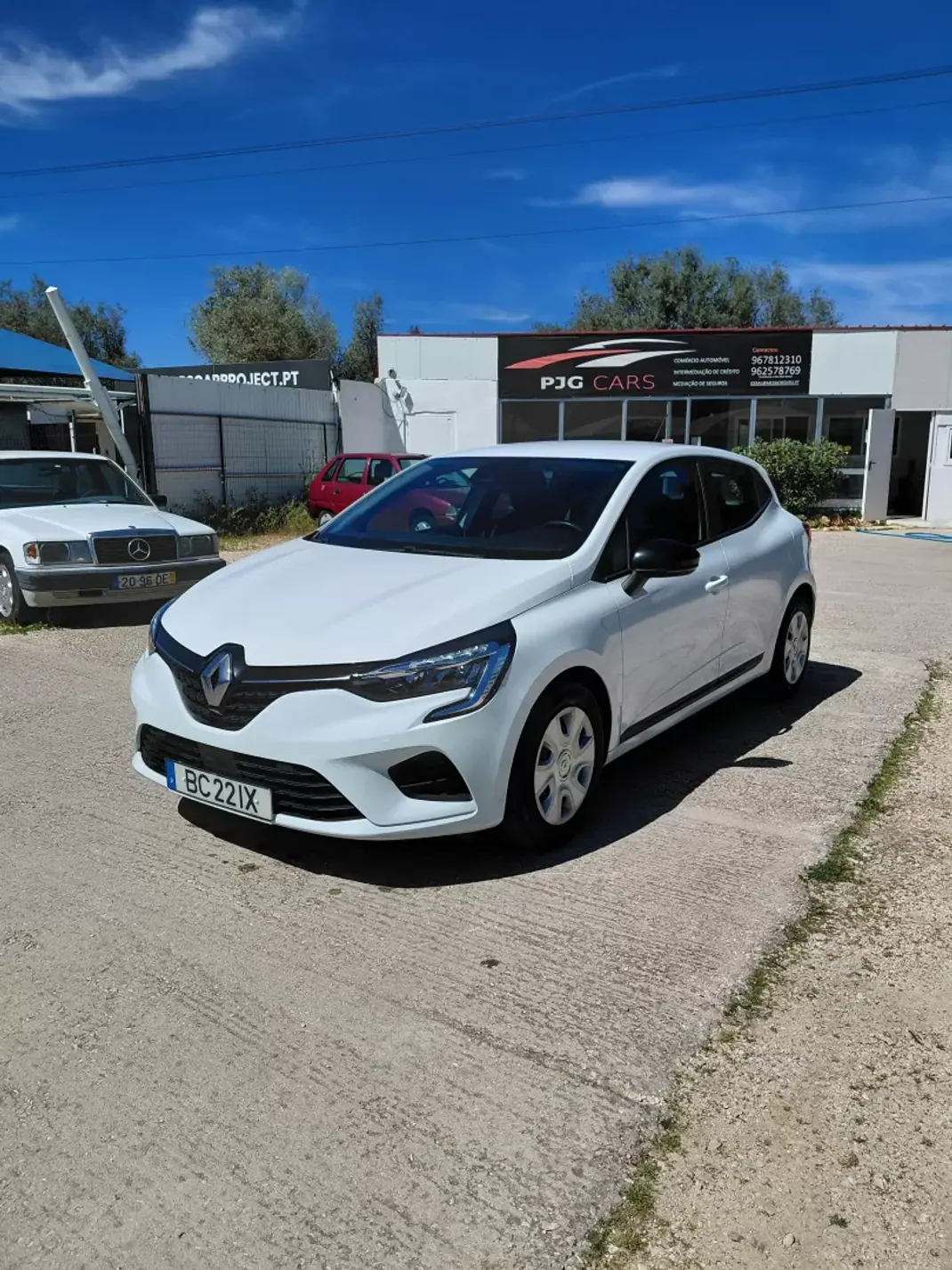 Renault Clio 2023 - 15900 EUR, 46000 km - AUTO.MOTO.pt - 46000km - foto 1 de 11
